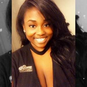 Meet your Posher, Danielle